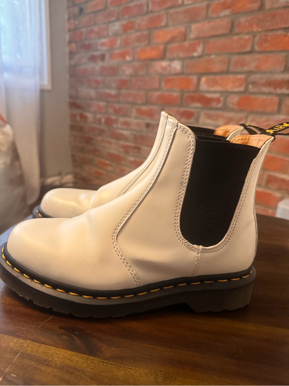 Dr. Martens 2976 White Smooth Leather Chelsea Boots – Women’s Size 6